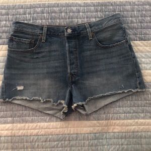 Never worn Levi’s  Shorts